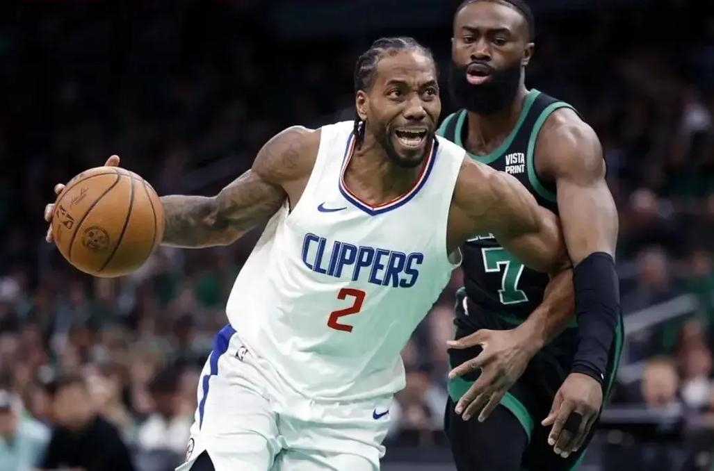 国安夺足协杯冠军，亚冠官方祝贺：携‘永远争第一’信念再出发！（国安加冕足协杯！亚冠官方致贺：怀揣永远争第一的信念再启程）