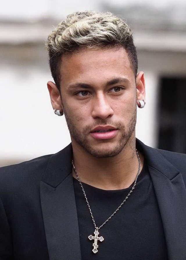 亚戈平均69.7分钟一球，本赛季中超进球数＞1的球员中用时最短（亚戈每69.7分钟进一球，本季中超进球超过1的球员中效率最高）