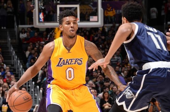 NBA杯战报：卡斯尔30分10板6助，马刺132-119击败湖人（NBA季中锦标赛战报：卡斯尔30分10板6助，马刺132-119力克湖人）