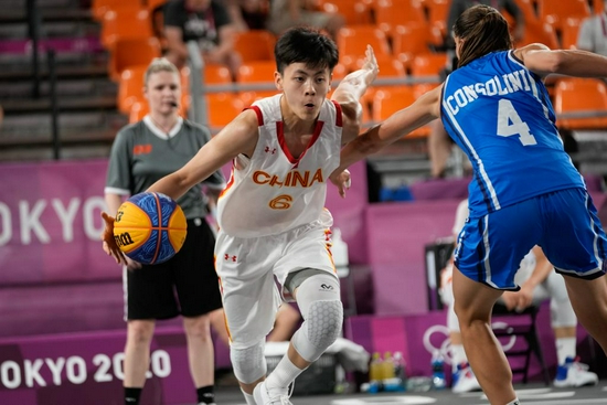 逆天操作！前西汉姆球员社媒炫耀贩毒，被判入狱三年（前西汉姆球员在社媒炫耀贩毒，获刑三年）