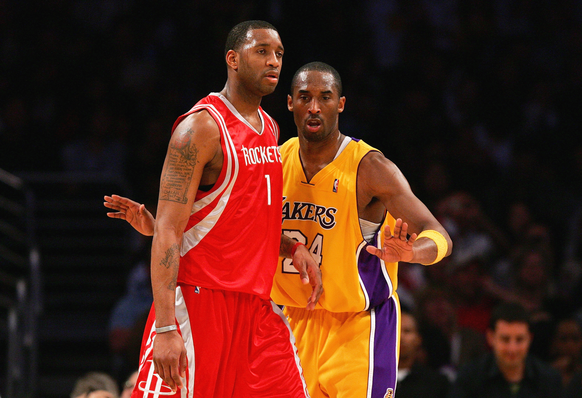 意乙巴里队客场0-5惨败，在返程航班上球迷与球员发生冲突（意乙巴里客场五球惨负，归途航班上球迷与球员爆发冲突）