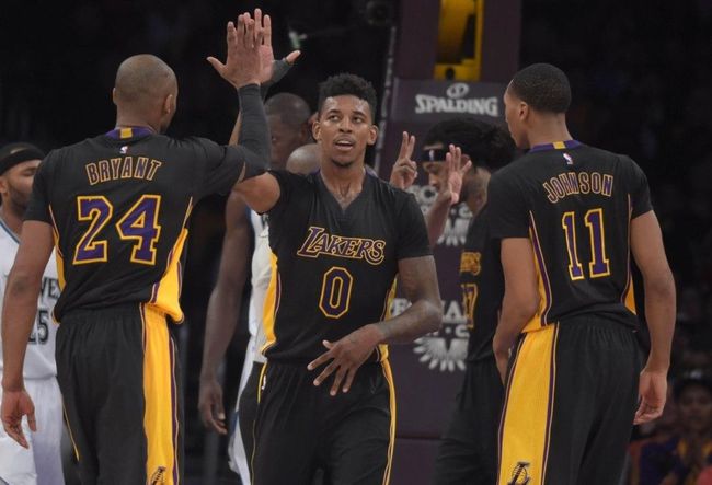 杰伦-布朗谈哈特摸布伦森屁股：敢在台上干，他们肯定不是第一次了（杰伦-布朗评哈特当众摸布伦森屁股：敢公开这么做，绝非第一次）