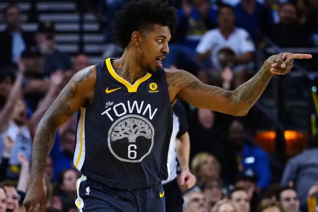 从乒坛大魔王到家庭主妇，张怡宁一身名牌买菜，结婚后被宠成宝（昔日乒坛大魔王化身贤内助：张怡宁穿戴大牌买菜，婚后被捧在手心）