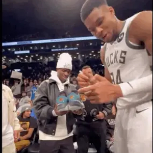 英媒：伊萨克重伤迫使利物浦调整策略，冬窗不会放走萨拉赫（英媒：伊萨克重伤令利物浦调整方案，冬窗不考虑放行萨拉赫）