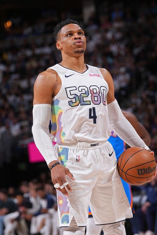 自加盟巴萨以来拉菲尼亚西甲助攻28次，同期仅次于格列兹曼（拉菲尼亚加盟巴萨后在西甲送出28次助攻，同期仅次于格列兹曼）