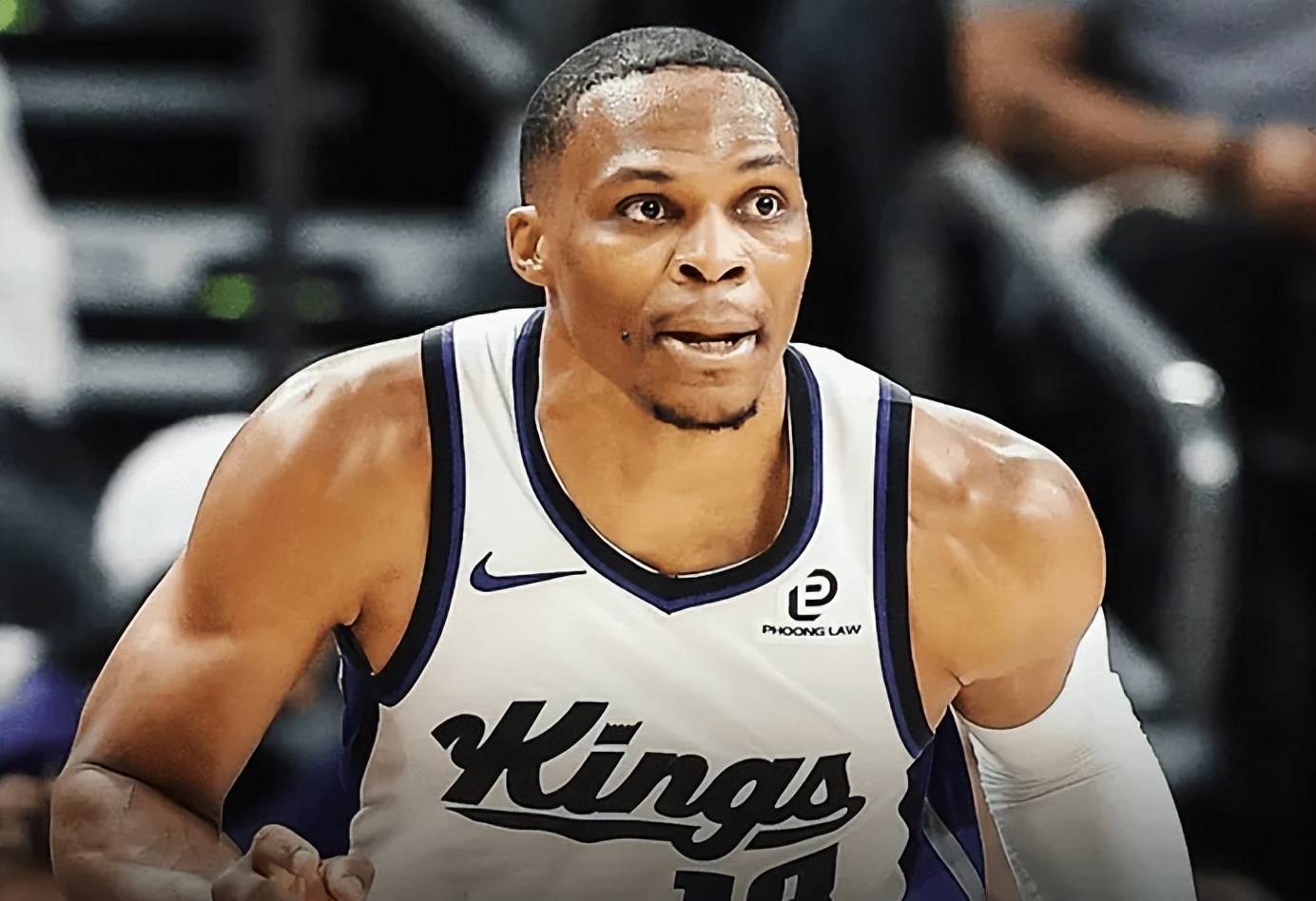 外线神准！齐麟5记三分球拿下19分4板2助1帽（外线火力全开！齐麟命中5记三分轰下19分4板2助1帽）